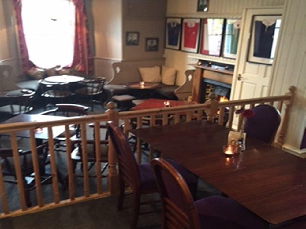 Oyo Clovenfords Hotel エクステリア 写真