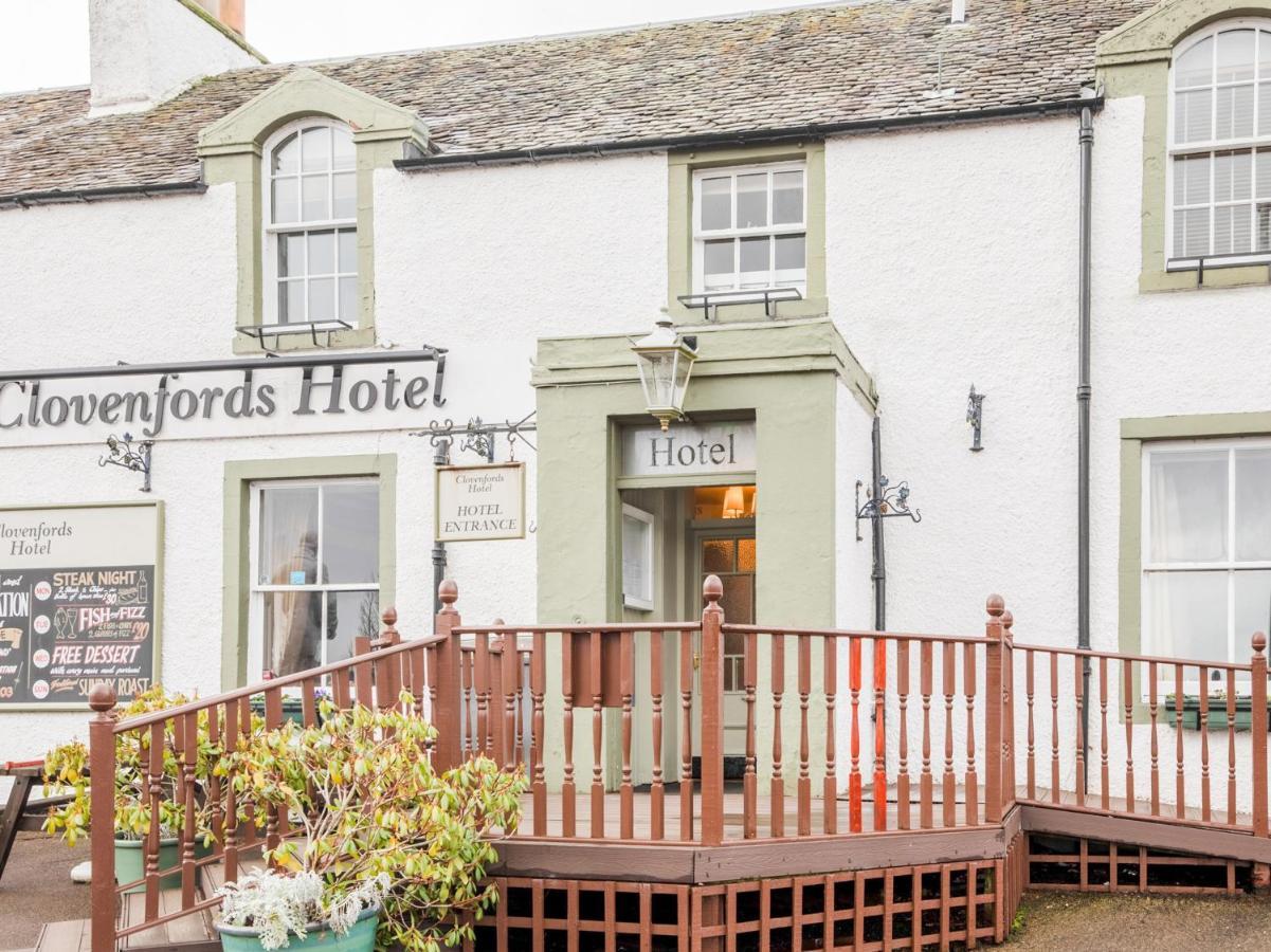 Oyo Clovenfords Hotel エクステリア 写真