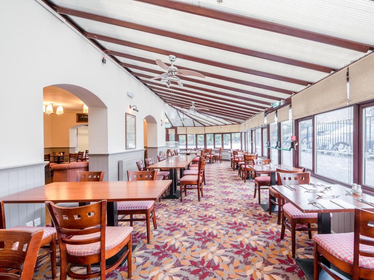 Oyo Clovenfords Hotel エクステリア 写真